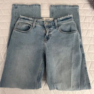 Hollister Low rise, relaxed straight jean in light blue, size 00/24